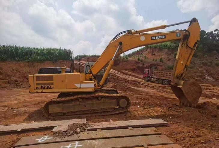 Buy Kato Used Excavator / 1