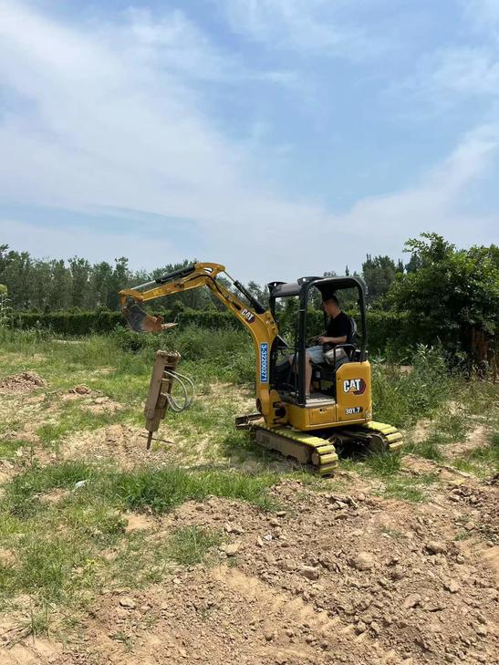 Buy Caterpillar Used Excavator / 1