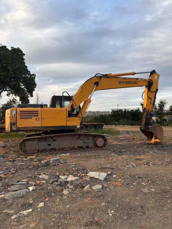 Buy Hyundai R215-7 Used Excavator / 1