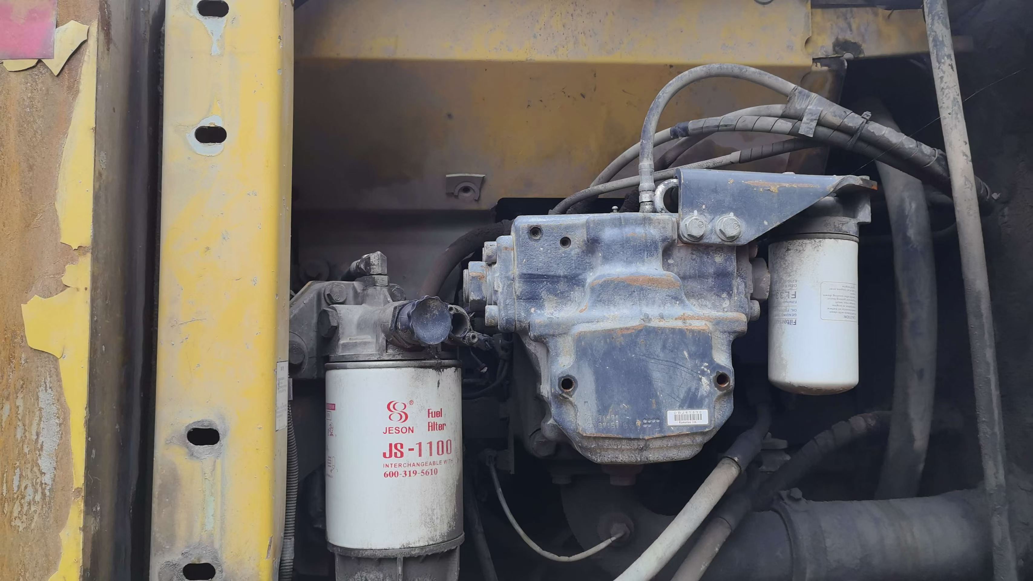 Buy Komatsu PC220 Used Excavator / 2