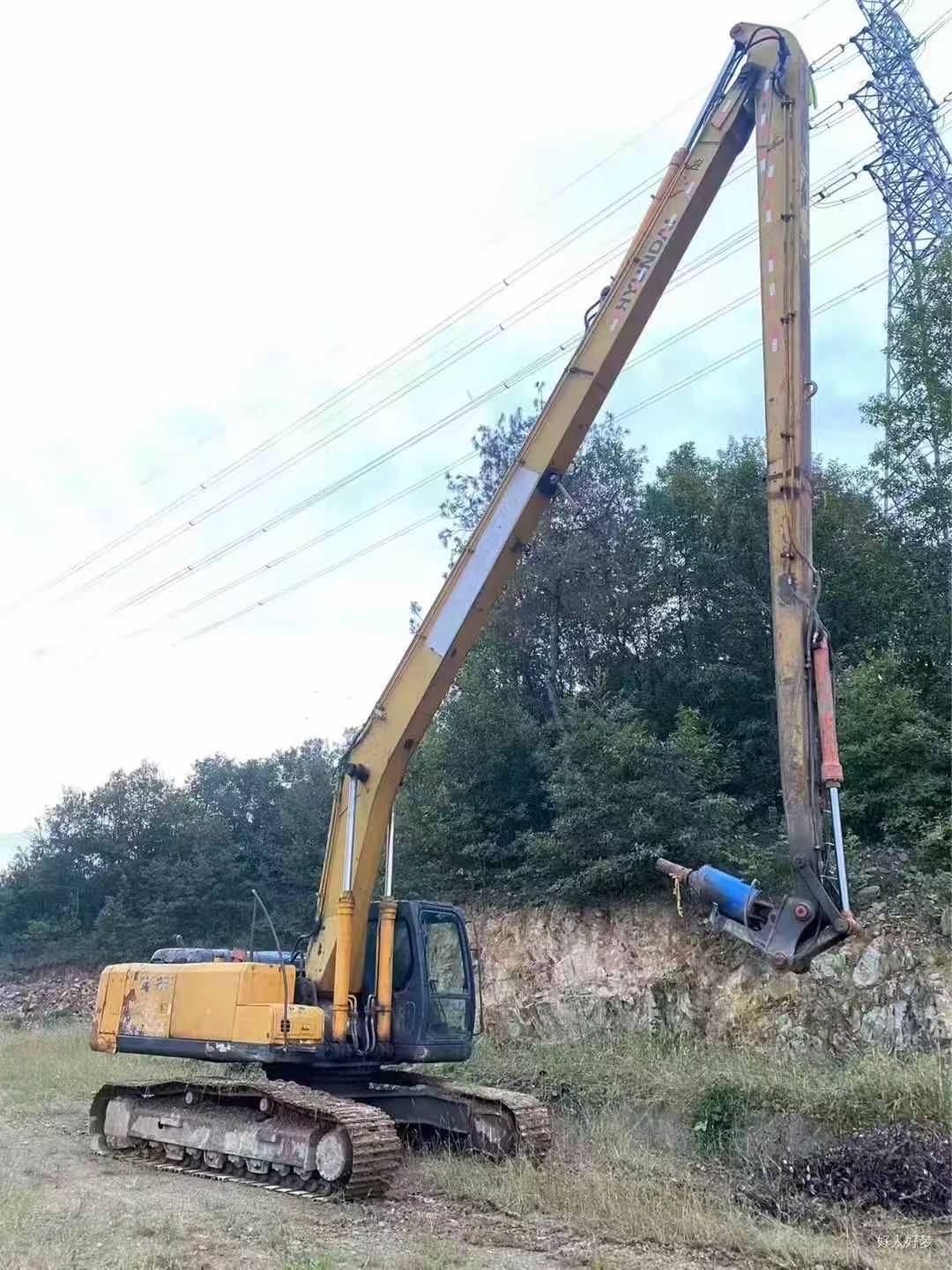 Buy Hyundai R265LC-7 Used Excavator / 3