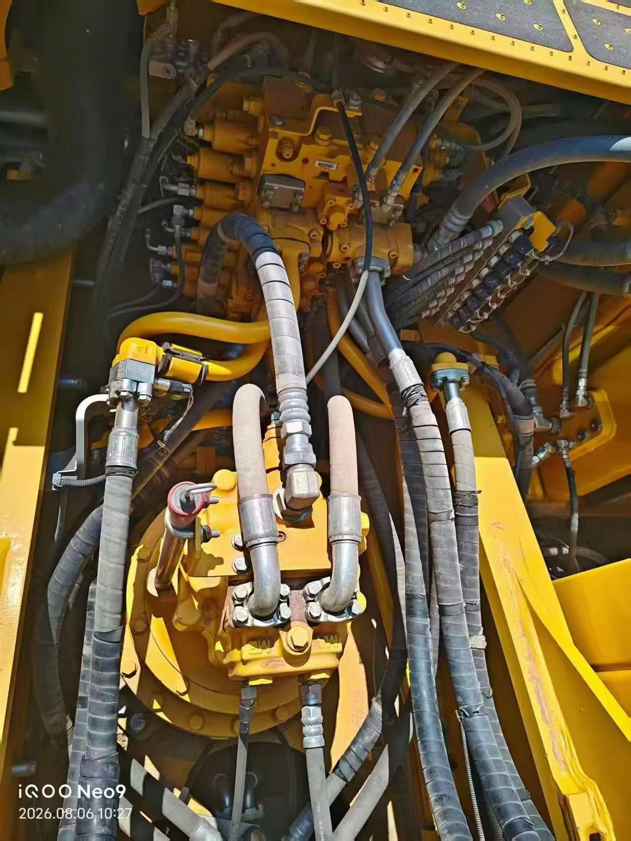 Buy Komatsu PC375LC-11M0 Used Excavator / 4