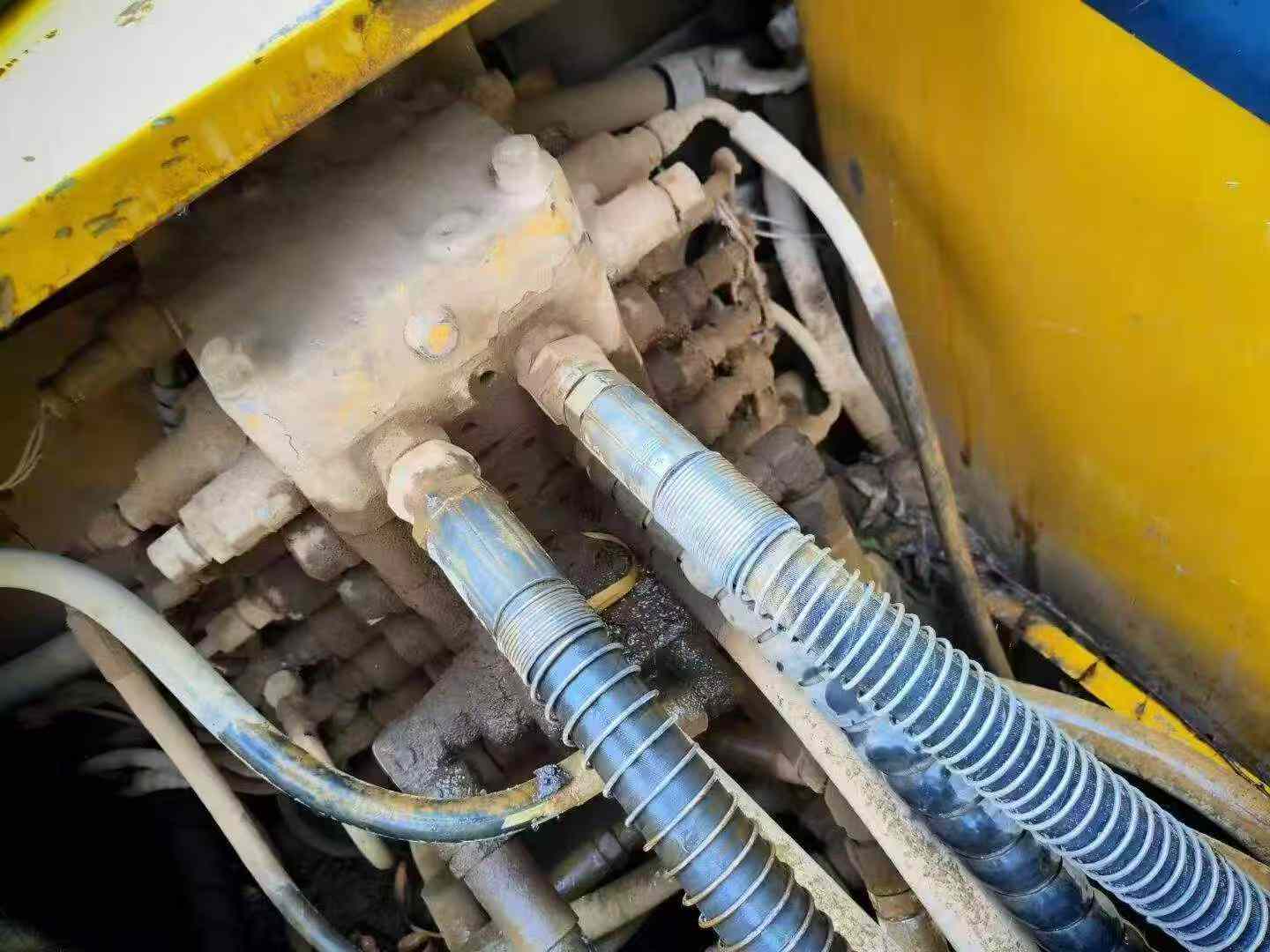 Buy Komatsu PC130 Used Excavator / 3