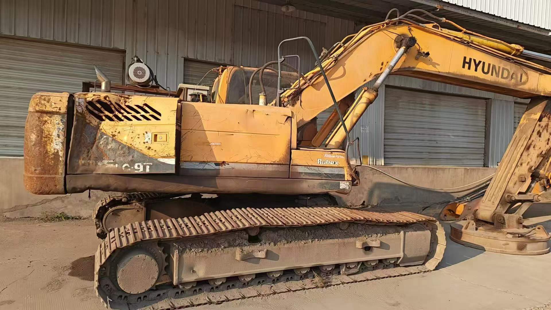 Buy Hyundai R275LC-9T Used Excavator / 3
