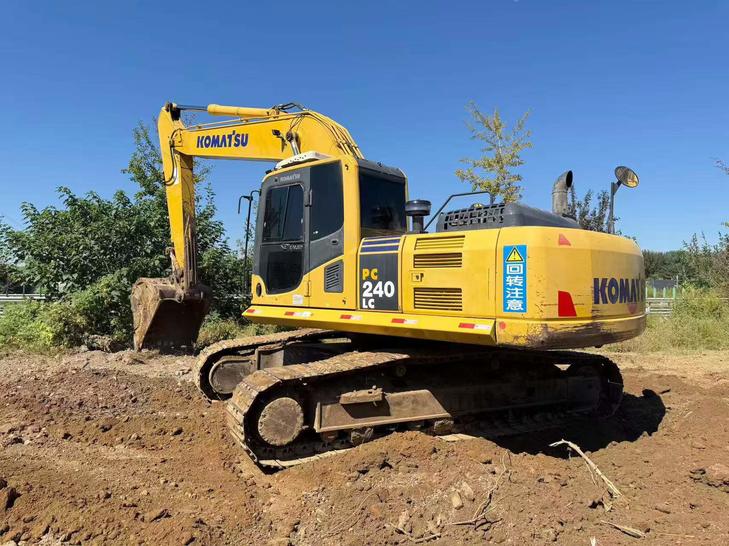 Buy Komatsu PC240-6 Used Excavator / 1