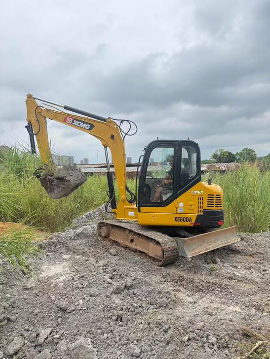 Buy XCMG LW60G Used Excavator / 1