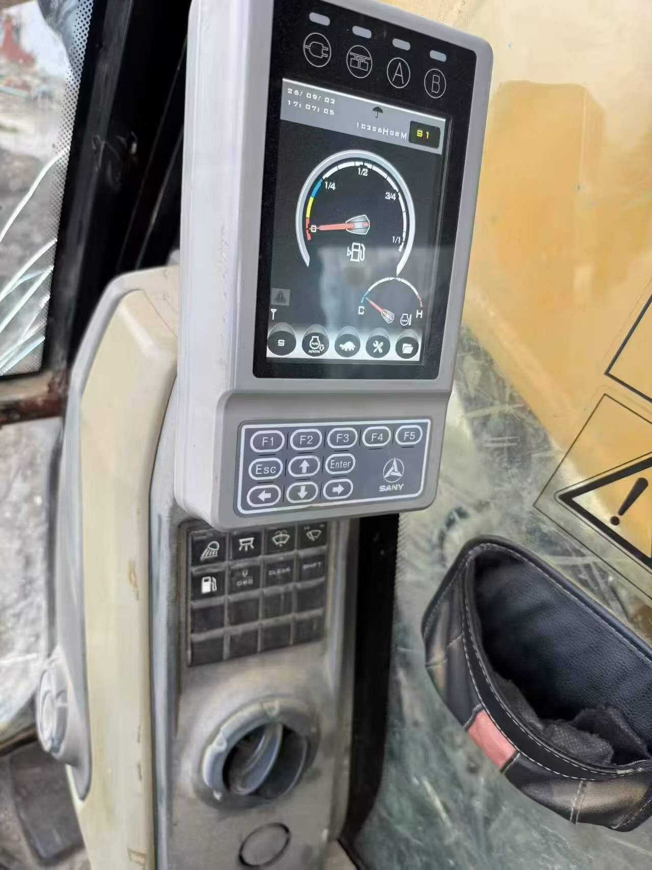 Buy Sany SY215C Used Excavator / 4