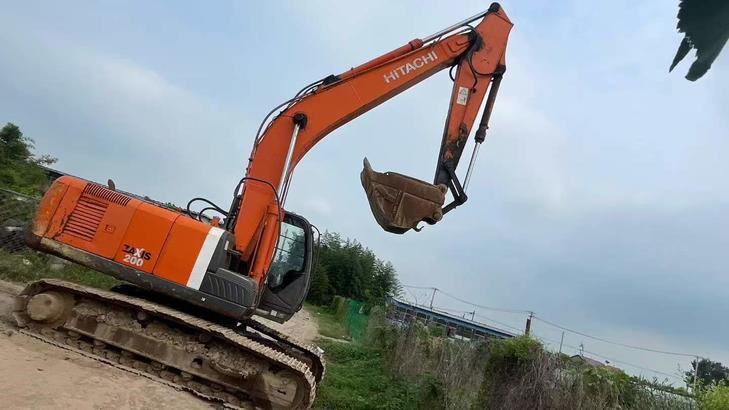 Buy Hitachi EX200 Used Excavator / 1