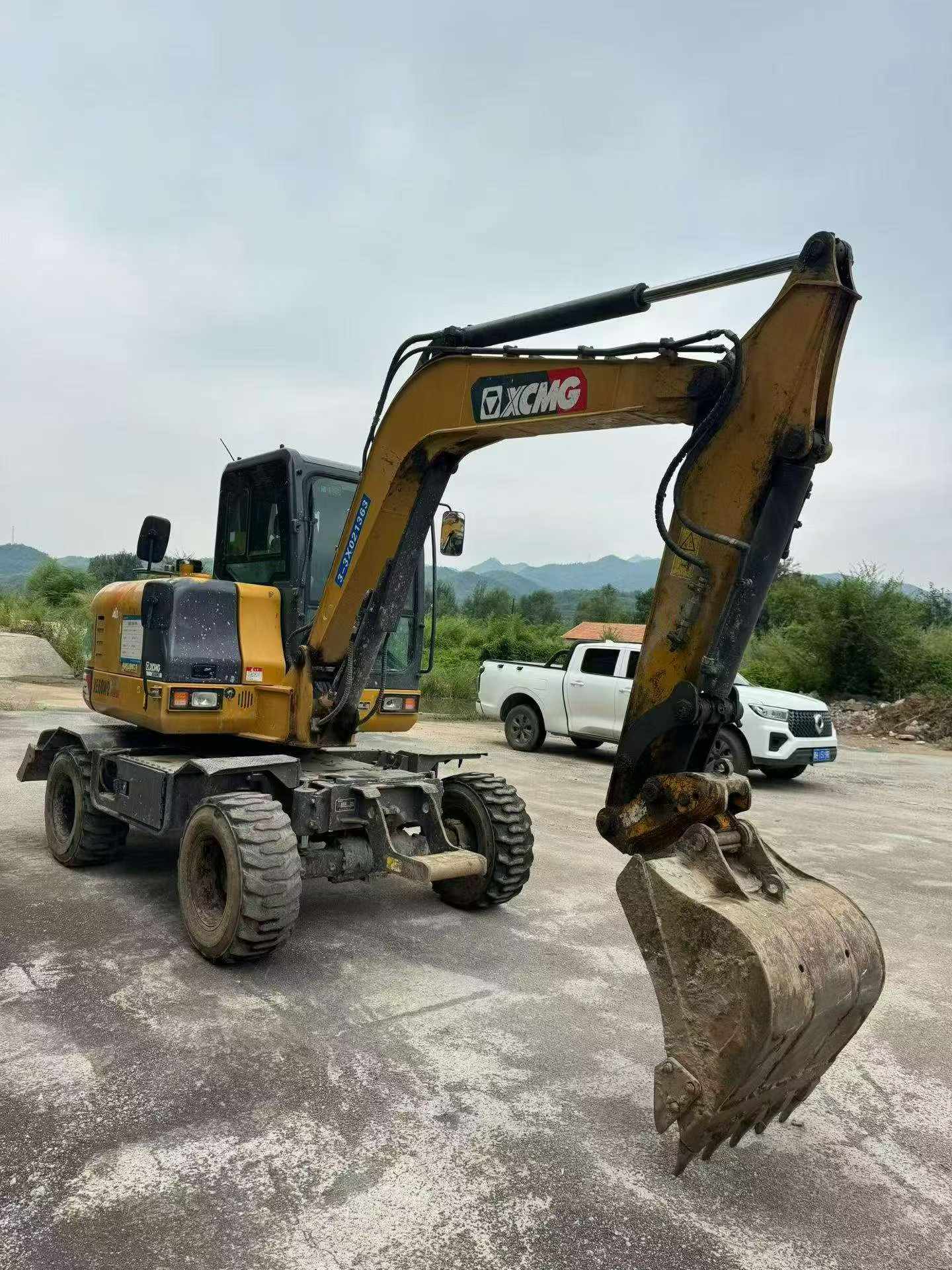 Buy XCMG LW60G Used Excavator / 3