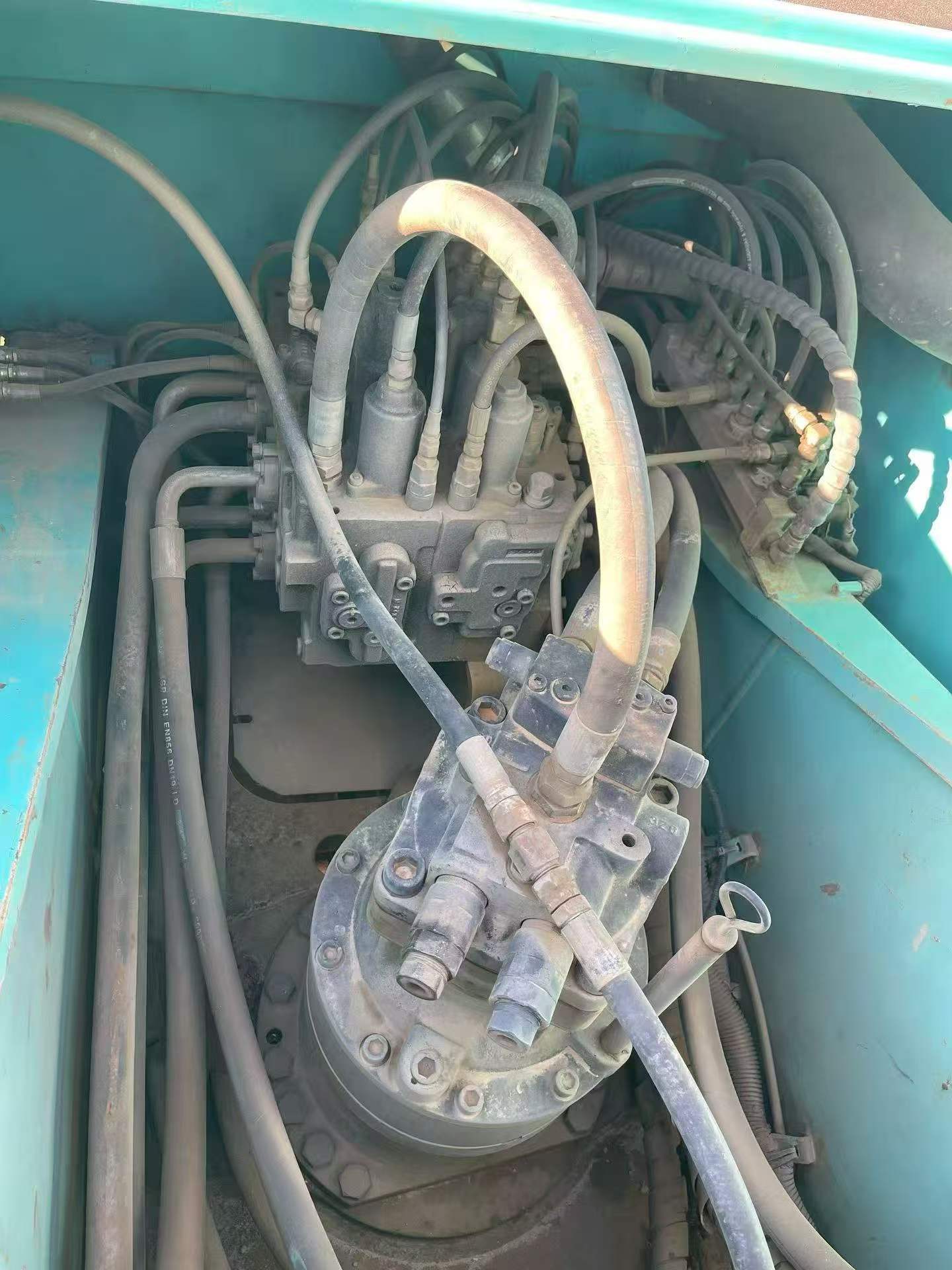 Buy Kobelco SK200 Used Excavator / 9