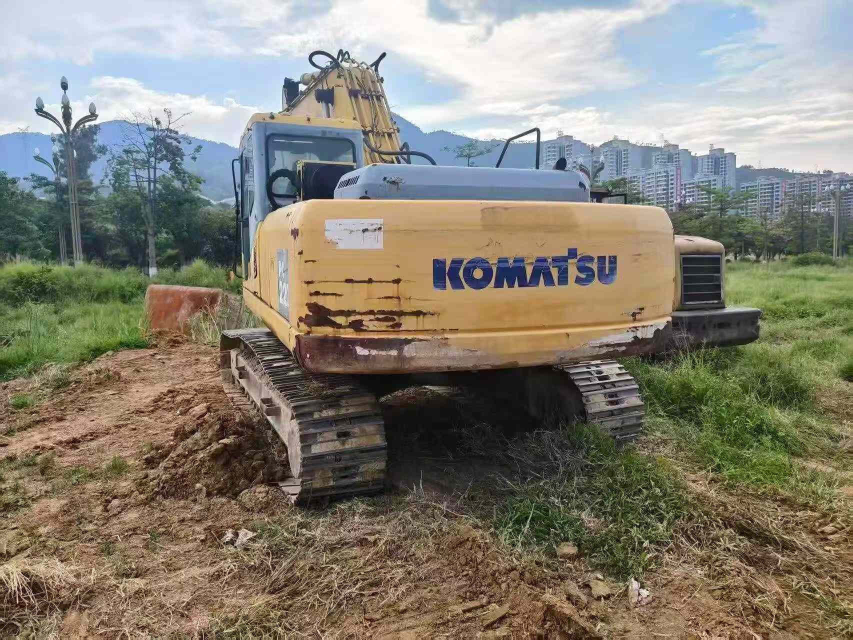 Buy Komatsu PC220 Used Excavator / 9