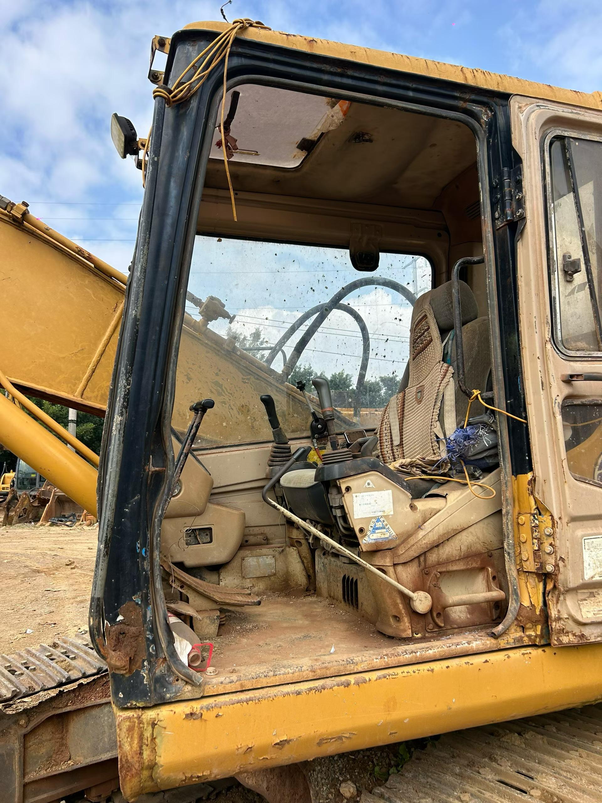 Buy Caterpillar 320V2 Used Excavator / 7