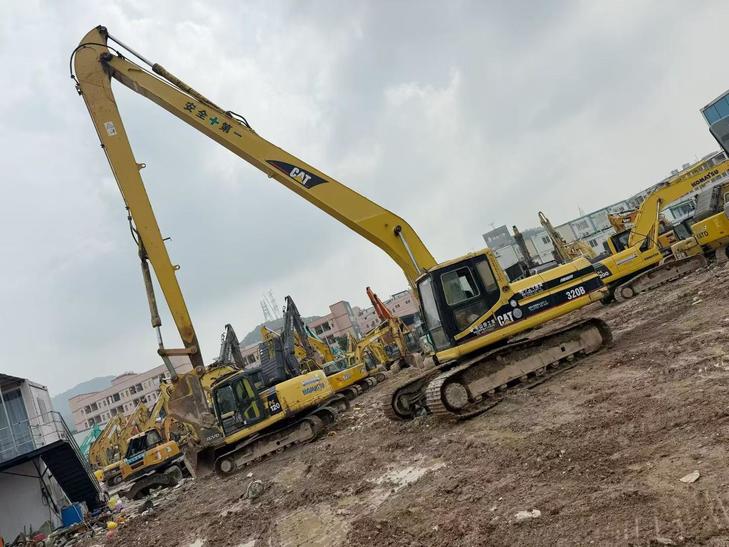 Buy Caterpillar 320V2 Used Excavator / 1
