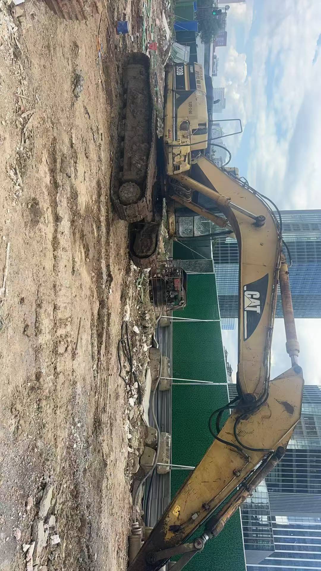 Buy Caterpillar 322B Used Excavator / 2