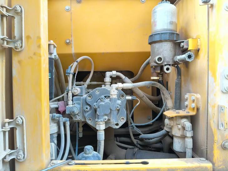 Buy XCMG XE135B Used Excavator / 1