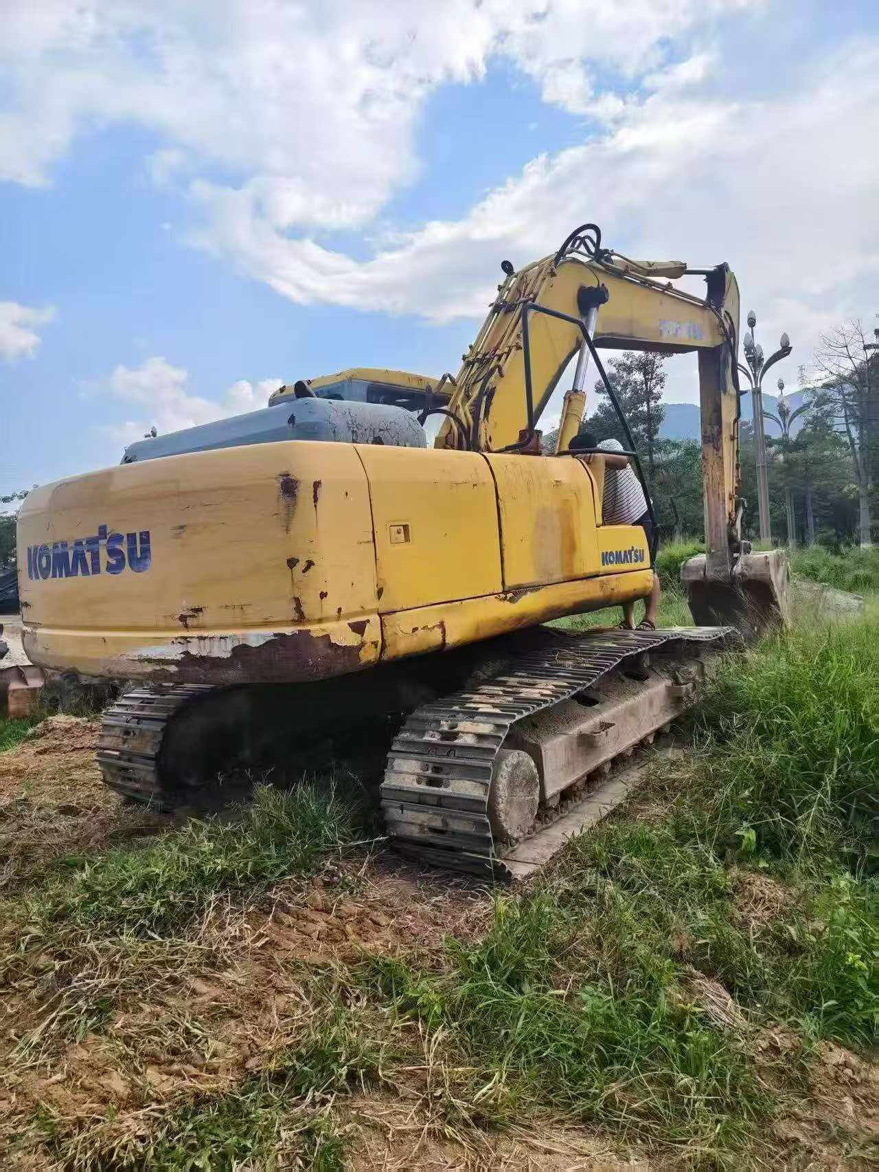 Buy Komatsu PC220 Used Excavator / 7