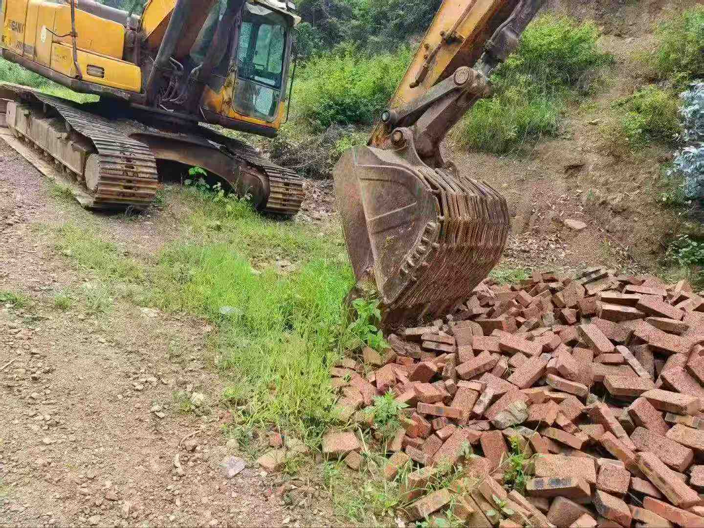 Buy Sany SY215C Used Excavator / 2