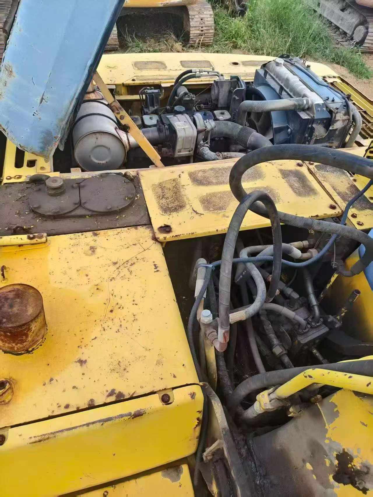 Buy Komatsu PC220 Used Excavator / 4