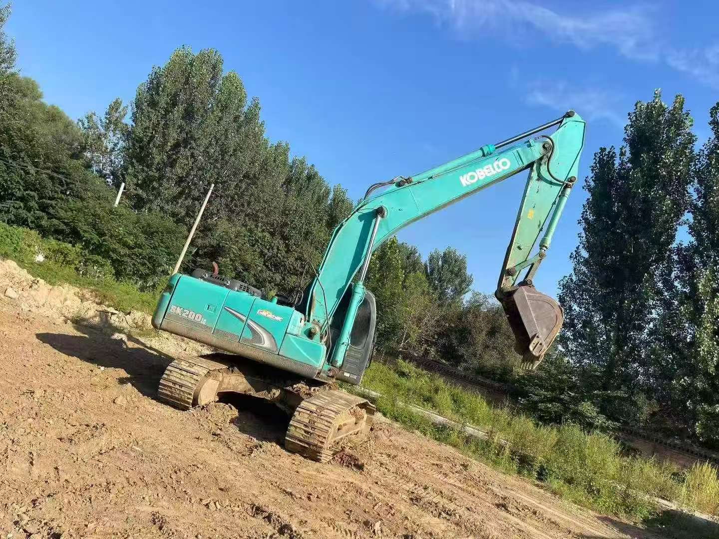 Buy Kobelco SK200 Used Excavator / 4