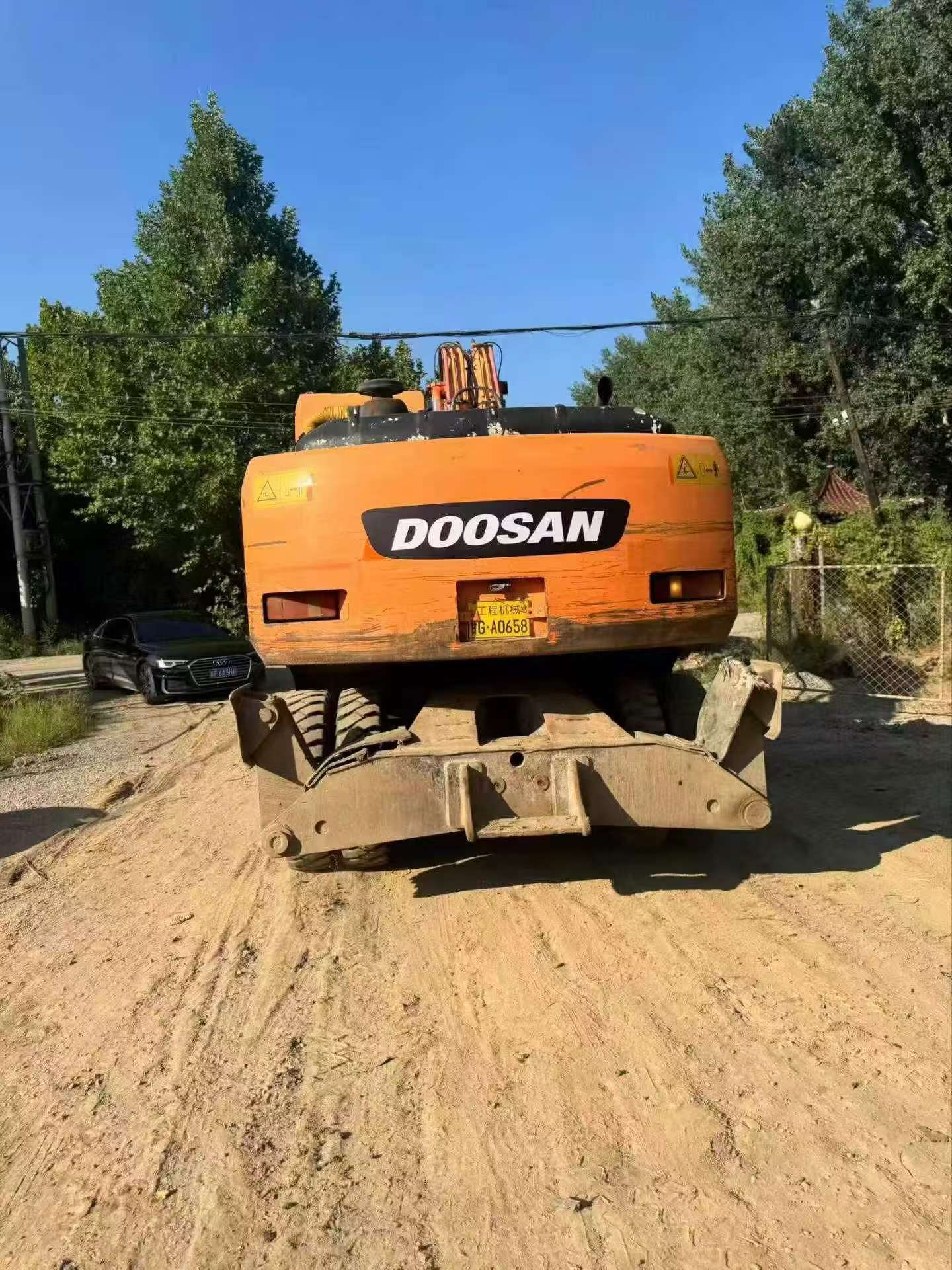 Buy Doosan DH210W-7 Used Excavator / 2
