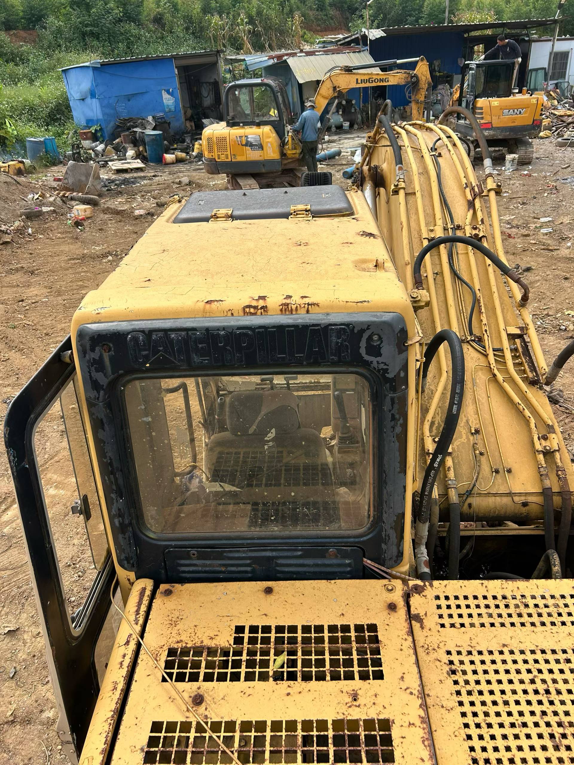 Buy Caterpillar 320V2 Used Excavator / 9