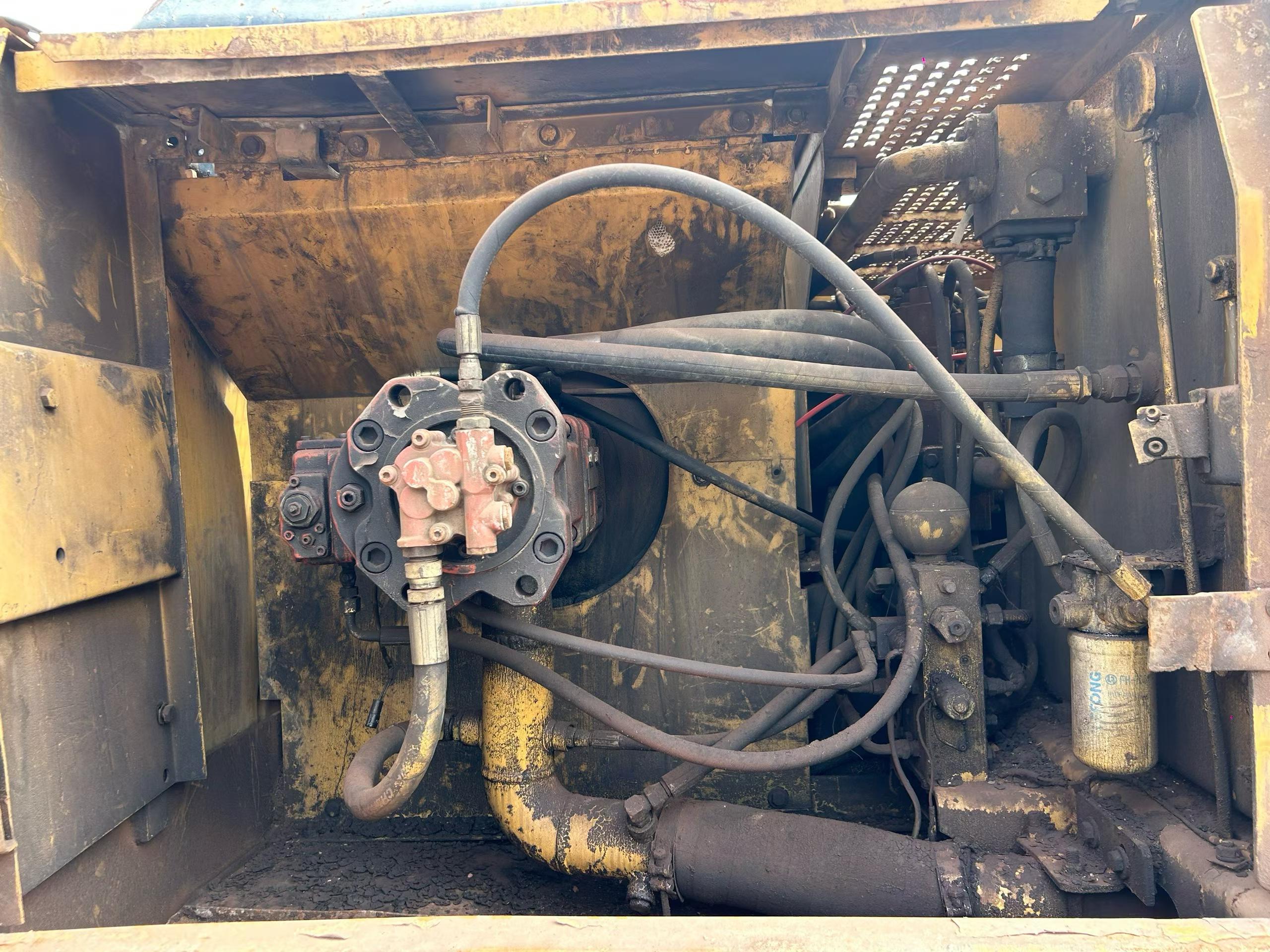 Buy Caterpillar 320V2 Used Excavator / 4