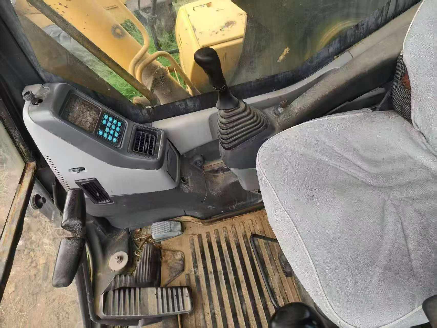 Buy Komatsu PC220 Used Excavator / 2