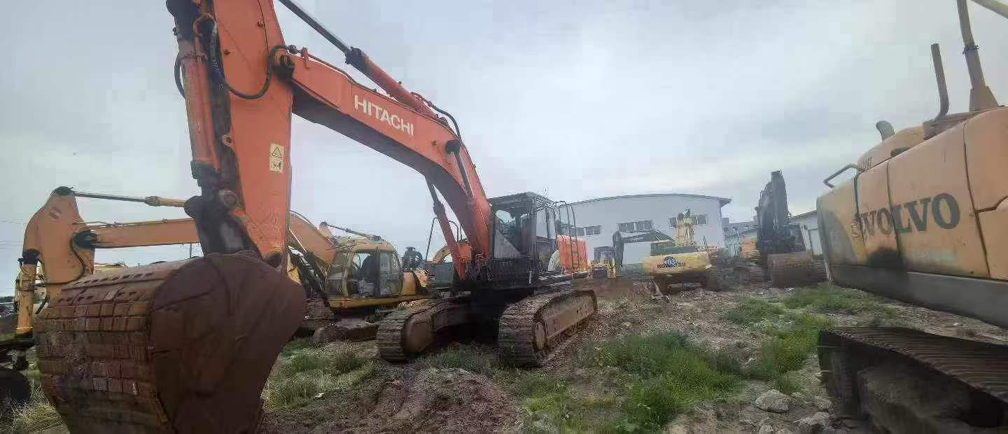 Buy Hitachi ZX490LCH-5A Used Excavator / 3