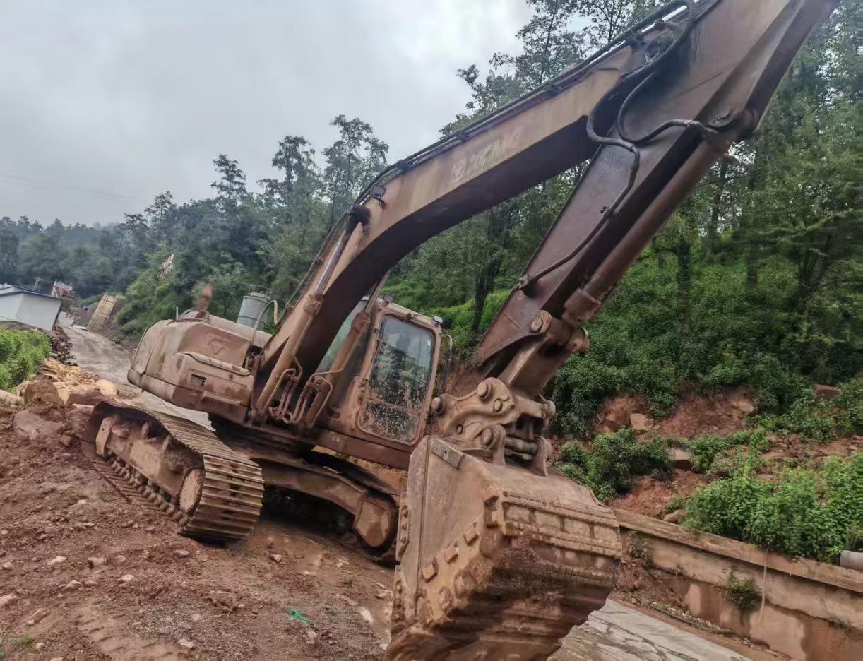 Buy XCMG XE200 Used Excavator / 2