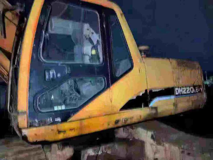 Buy Doosan DH220-7 Used Excavator / 1