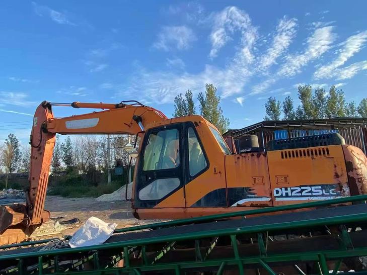 Buy Doosan DH225-7 Used Excavator / 1