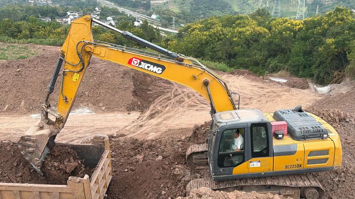 Buy XCMG XE200 Used Excavator / 1