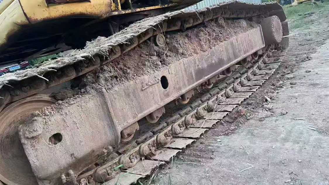 Buy Komatsu PC200-7 Used Excavator / 6