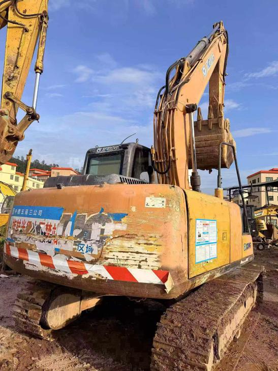 Buy XCMG XE135B Used Excavator / 1