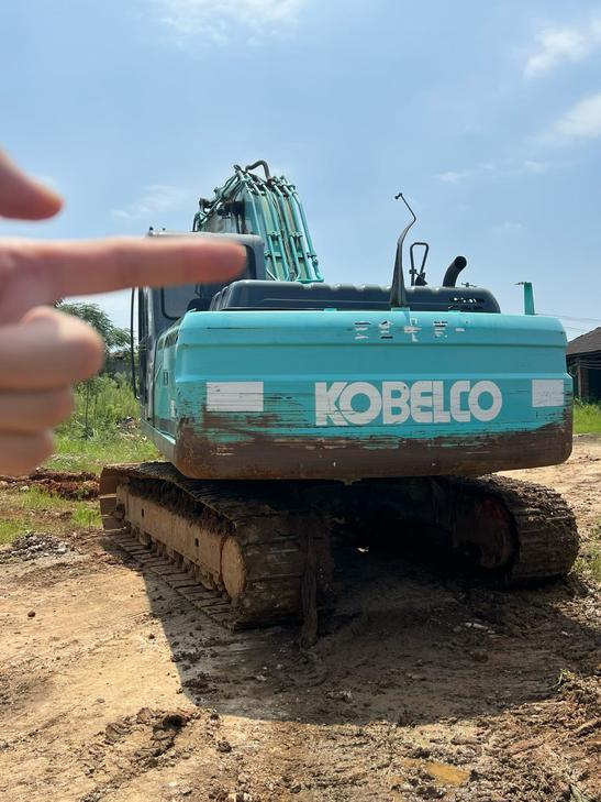 Buy Kobelco SK200 Used Excavator / 1