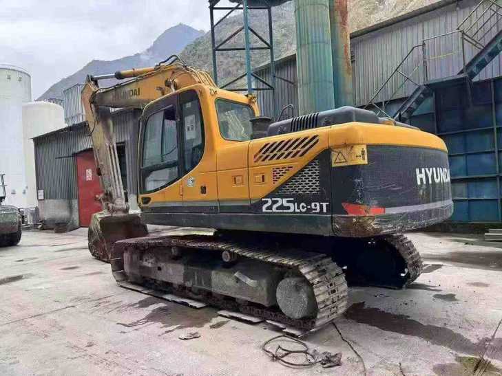 Buy Hyundai R215-7 Used Excavator / 1