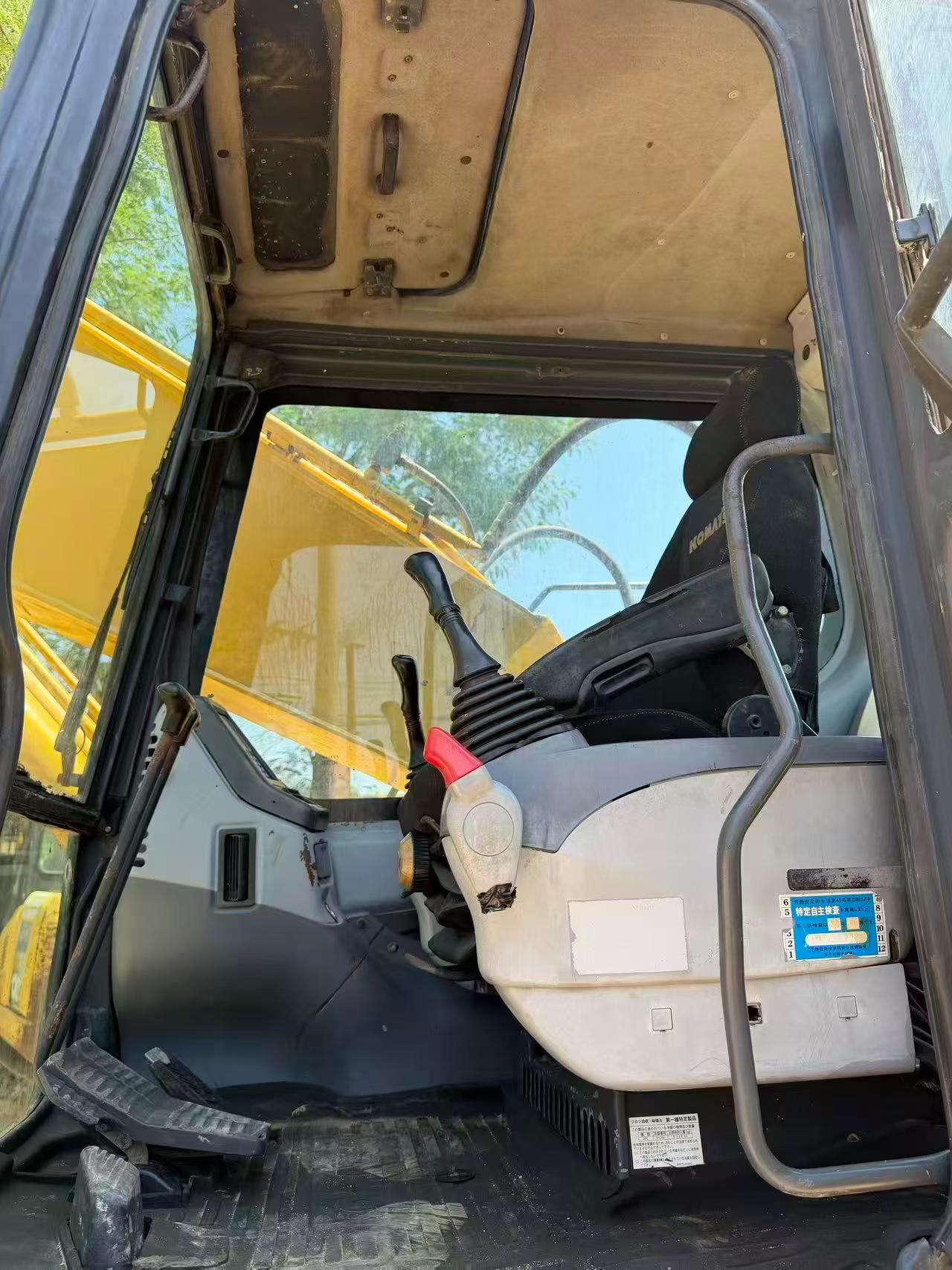 Buy Komatsu PC200-7 Used Excavator / 3