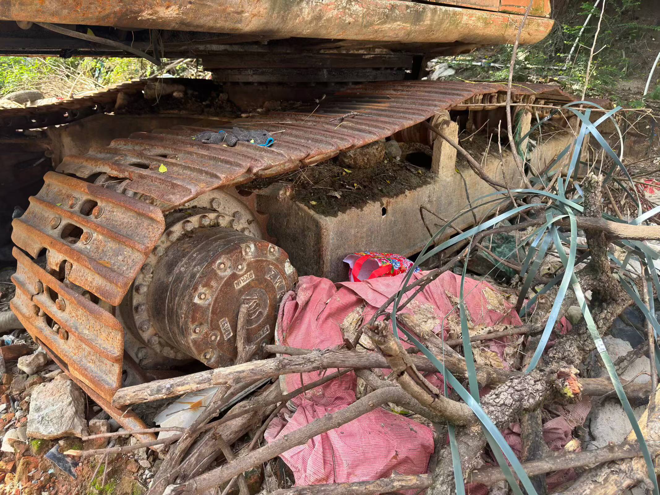 Buy Hitachi EX200-5 Used Excavator / 3