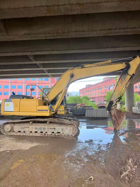 Buy Komatsu PC200-8N1 Used Excavator / 1