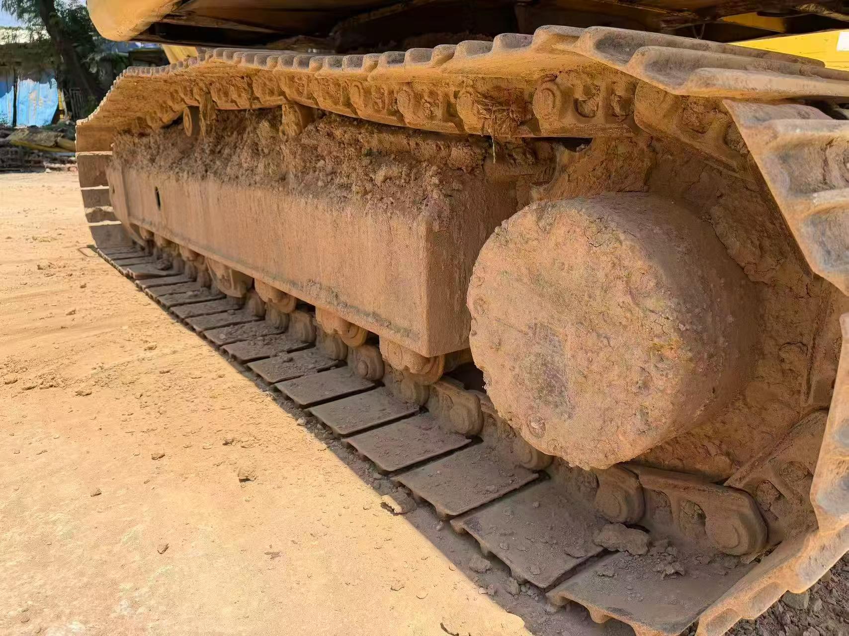 Buy Komatsu PC200-7 Used Excavator / 5