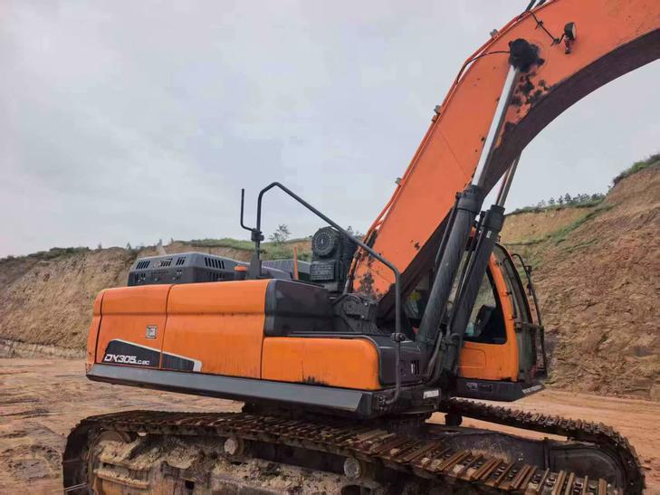 Buy Doosan DL305 Used Excavator / 1