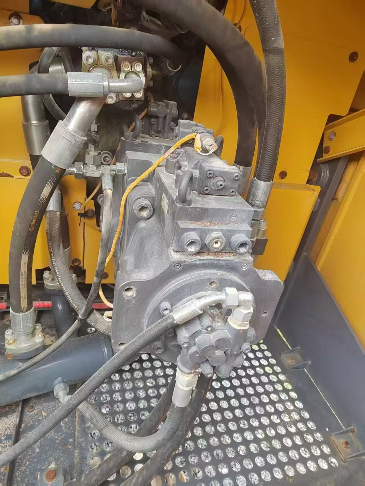 Buy XCMG XE690DK Used Excavator / 7