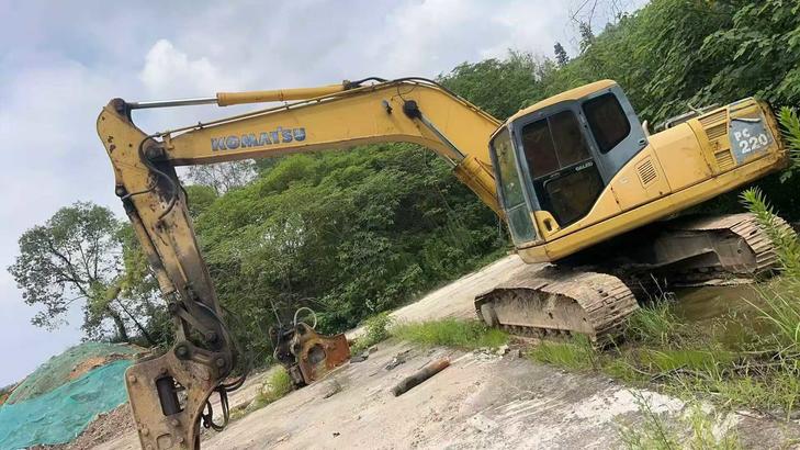 Buy Komatsu PC200-7 Used Excavator / 1
