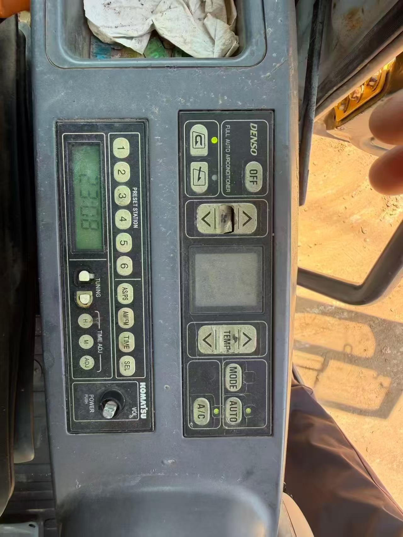 Buy Komatsu PC200-7 Used Excavator / 4