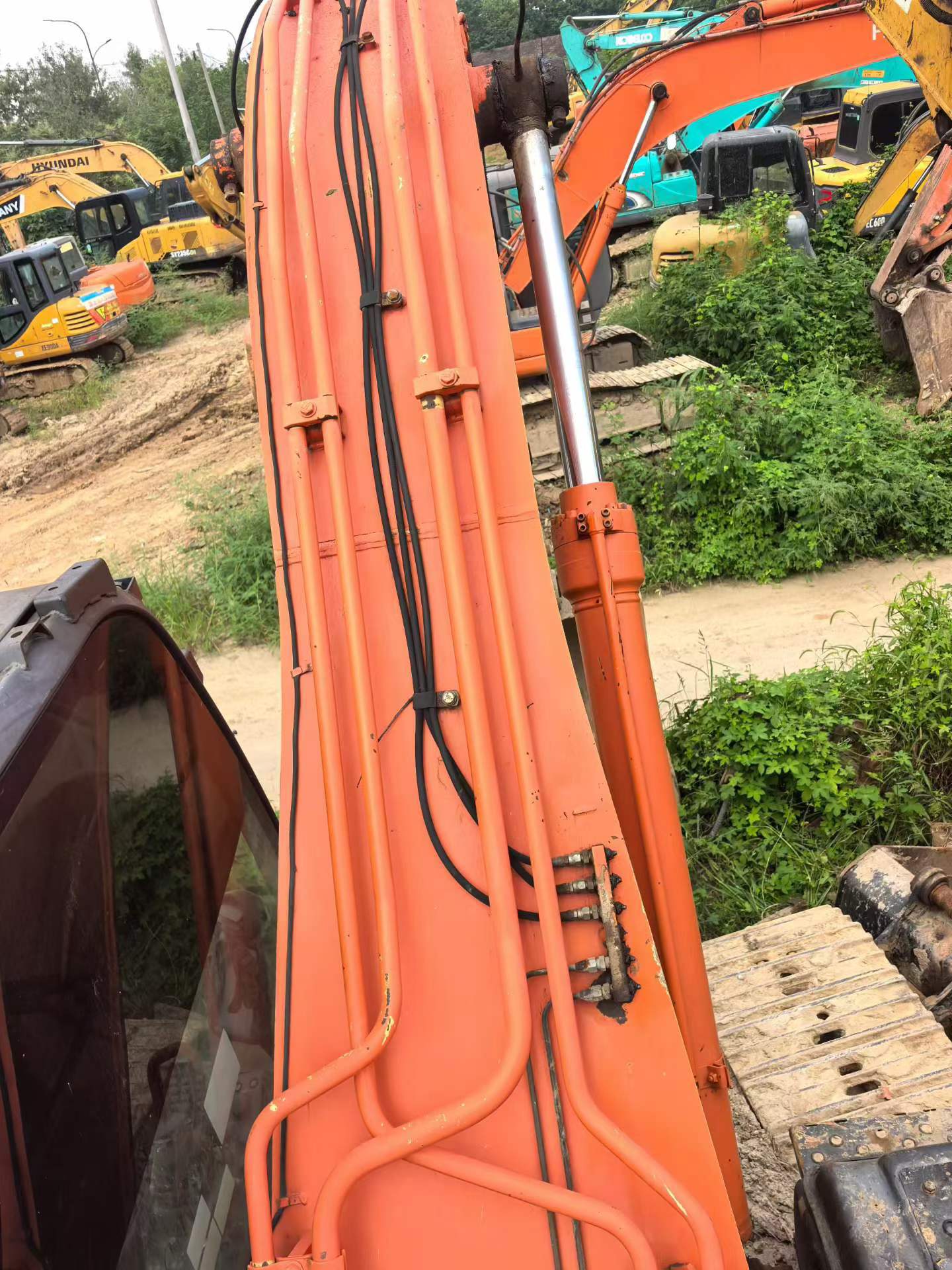 Buy Hitachi ZH200-5A Used Excavator / 9