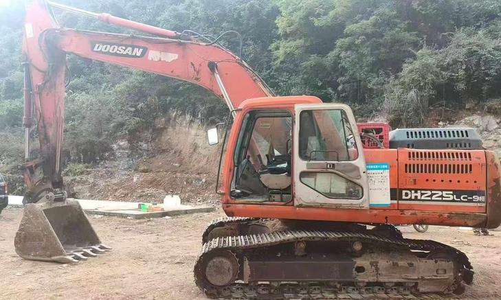 Buy Doosan DH215-7 Used Excavator / 1