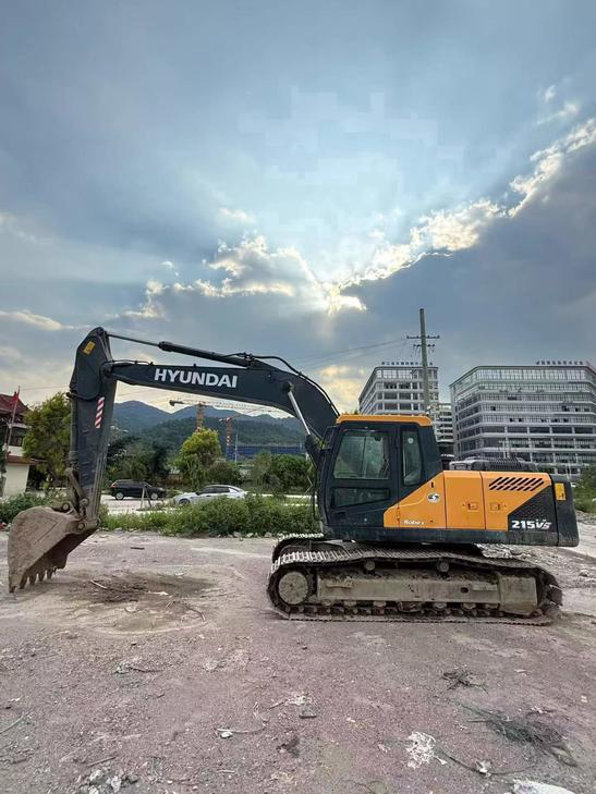 Buy Hyundai R215VS Used Excavator / 1