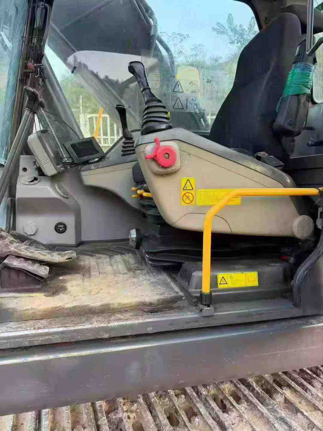 Buy Volvo EC200 Used Excavator / 8