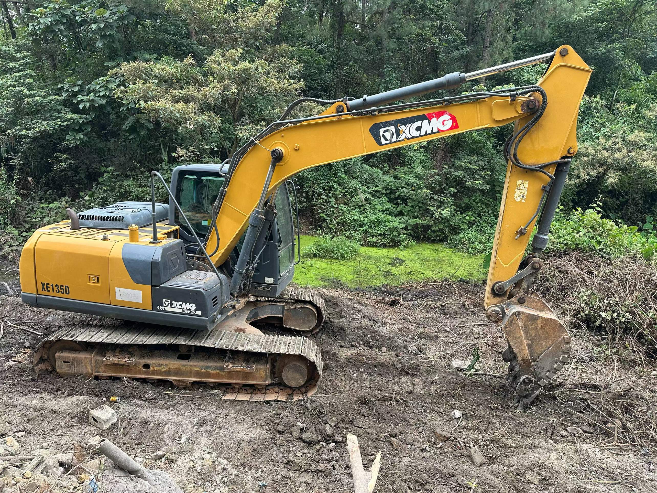 Buy XCMG XE135B Used Excavator / 2