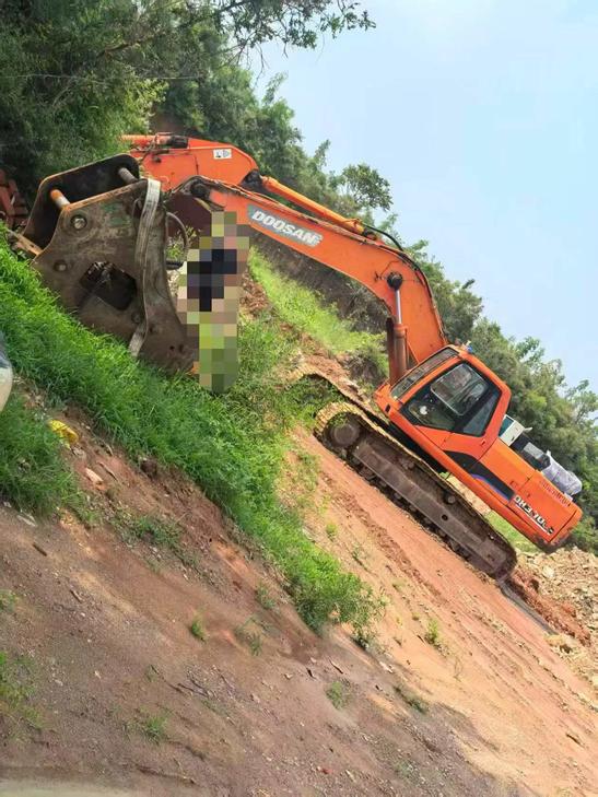 Buy Doosan DH300-7 Used Excavator / 1